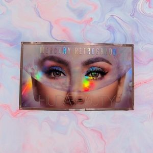 Huda beauty eyeshadow palette